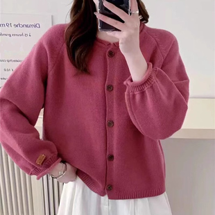 韩系玫红羊毛开衫女装2024春季圆领针织毛衣，外套长袖短款上衣