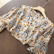 韩范设计感v领丝滑超薄五分袖蝙蝠小衫天丝，半袖民族风印花衬衫
