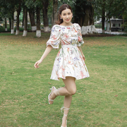 越南小众ALLURIE 2023年夏季彩色花朵印花灯笼袖气质连衣裙