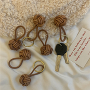 复古牛皮色钥匙扣创意编织小球钥匙圈个性简约挂饰情侣款车钥匙绳