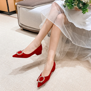 尖头红色婚鞋女中式气质，新娘鞋子百搭低跟大码粗跟单鞋浅口鞋