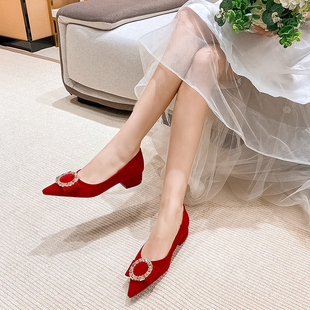 尖头红色婚鞋女中式气质新娘鞋子百搭低跟大码粗跟单鞋浅口鞋