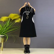 胖mm法式赫本风洋气减龄中长款小黑裙加肥字母，镂空撞色短袖连衣裙