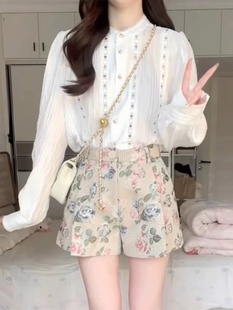 春秋季女装韩剧茶系穿搭一整套富家千金感小香风衬衫短裤两件套装
