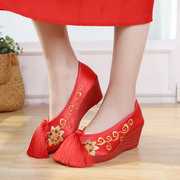 婚鞋女红色秀禾鞋新娘结婚坡跟绣花鞋上轿鞋红地毯高跟鞋