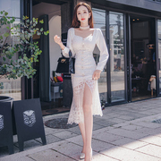 秋冬季中长款高档精致白色蕾丝连衣裙方领时髦显身材打底包臀裙子