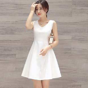 2023裙子时尚洋气性感，显瘦小个子白色，连衣裙打底裙小清新女装