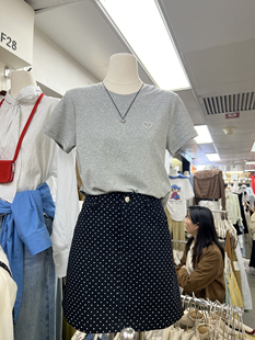 韩版春季时尚十三行简约短袖珍珠爱心设计甜美圆领T恤上衣女