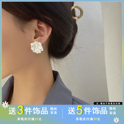 S925银日韩版小清新白色花朵耳钉 气质耳饰品立体树脂显脸瘦耳环