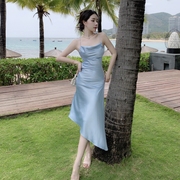 高级感礼服裙纯欲风辣妹冰蓝色，缎面绑带露背丝质吊带裙海岛度假裙