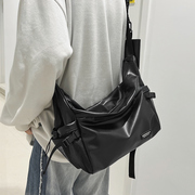 斜挎包大容量男士运动健身包包潮工装机能邮差包休闲单肩通勤背包
