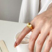 欧美时尚ins高级质感，桃心花纹爱心钛钢镀金戒指，指环中指食指精致