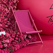玫红荧光粉红色沙滩椅实木躺椅网红个性定制露营地便捷折叠椅