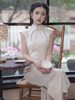 新中式复古白色提花花瓣领旗袍2024春夏，高级感少女连衣裙订婚礼服