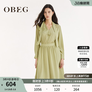 obeg欧碧倩设计感绿色连衣裙女春秋，优雅飘带领中长裙50463512