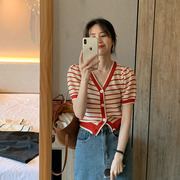 红白条纹v领冰丝针织开衫，短袖女夏季设计感小众薄款短款法式上衣
