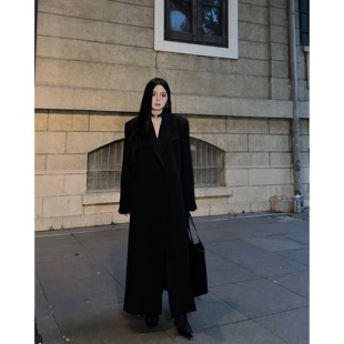 除于七韩.素希西装杂志，模特高级有气场黑色，长款宽松西装外套
