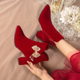 冬季加绒婚鞋女平跟新娘，鞋不累脚孕妇结婚低跟红色秀禾短靴子