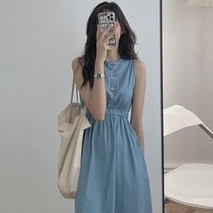韩系淡蓝色褶皱圆领连衣裙女夏季双口袋无袖无袖背心气质长裙