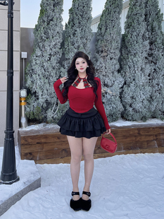芯芯圣诞甜心微胖女生，mm显瘦秋冬红色长袖，打底衫黑色裙子套装