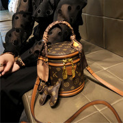 香港品牌包包女士2024时尚，手提单肩包真皮斜跨圆筒水桶，包小包(包小包)