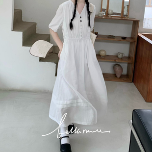 bm4.11显瘦的小白裙，v领蘑菇扣短袖，松紧腰百搭简约连衣裙