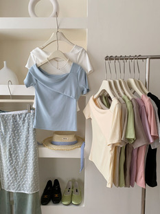 奶蓝色一字肩斜领短袖T恤女夏季修身洋气设计感小众百搭小衫上衣