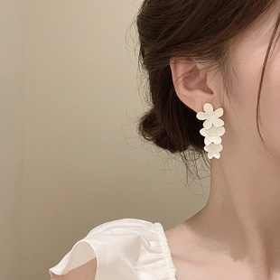 925银针高级感仙气白色，花朵耳环气质，长款耳坠女夏季小众设计耳饰