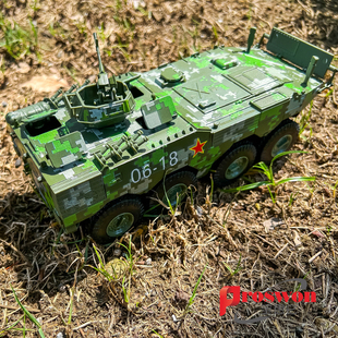 124合金装甲车模型，08式步兵战车回力声光玩具轮式军事玩具坦克车