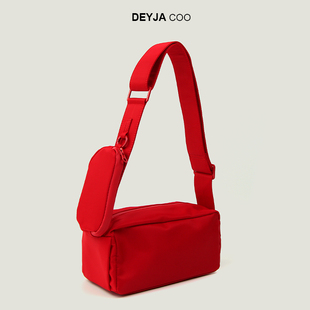 DEYJA COO2023纯色时尚运动包红色休闲斜跨包吐司包红色布包