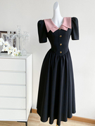 黑色复古娃娃领短袖连衣裙，女夏季法式赫本风，气质收腰显瘦中长裙子
