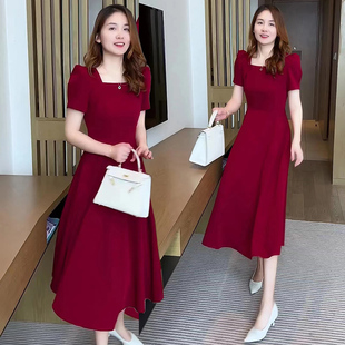 方领连衣裙女夏季2024年法式高级感纯色，气质减龄红色长款裙子