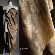 怀旧新中式国风棕褐扎染褶皱，高档布料创意裙子，服装剪变设计师面料