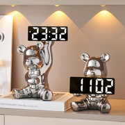 创意暴力熊小闹钟智能时钟客厅桌面台式电子钟摆件数字摆放式钟表