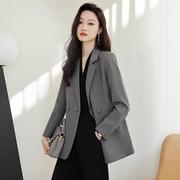 灰色小西装外套女2023春夏韩版宽松高级设计感小个子西服上衣