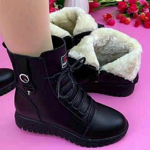 黑色圆头羊毛短筒马丁靴，2023年冬季软，底面防滑加厚平底棉鞋女
