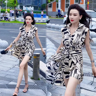 抖音网红设计感时尚连衣裙女2023年夏季韩版显瘦系带裙子