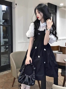 夏季2024茶系法式吊带连衣裙女设计感小花蓬蓬裙学院赫本风小黑裙
