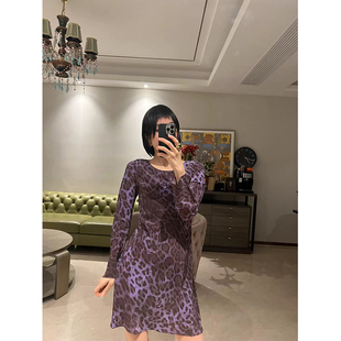 dailyromance时髦紫色豹纹，斜裁长袖桑，蚕丝连衣裙短裙