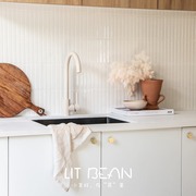 厨房白色马赛克瓷砖长条柔光设计感瓷砖浴室造型墙砖温柔奶油色砖