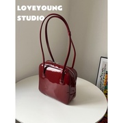 loveyoung漆皮4.0车厘子复古红正方形高级感大容量单肩小方包