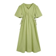 绿色棉麻连衣裙女夏季日系小清新v领抽绳，气质收腰显瘦中长款裙子