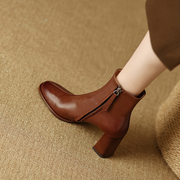 复古欧美棕色粗跟短靴，女英伦风高跟马丁靴圆头真皮，侧拉链及踝靴子