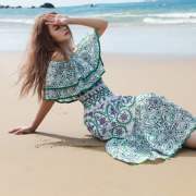 夏季绿色刺绣连衣裙波西米亚海边度假风一字领荷叶，边收腰长裙f953