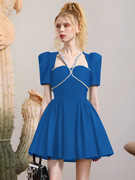 蓝色小礼服裙2024年夏钉珠(夏钉珠)气质简约优雅收腰泡泡袖连衣裙