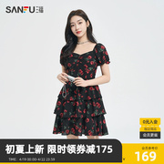 三福连衣裙2024夏季时尚，两侧收褶红玫瑰，碎花蛋糕裙女装484598