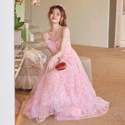 衣阁里拉小清新甜美连衣裙，粉色优雅长款网纱抹胸吊带礼服裙高级感