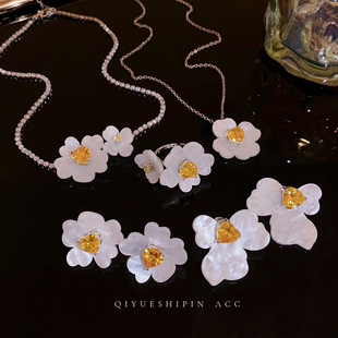 白色花朵项链2023锁骨链女高级感颈链时尚小众设计感配饰