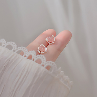 925纯银草莓晶锆石耳钉少女，耳环森系粉水晶，星球小众设计感耳饰女