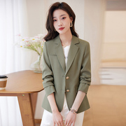 绿色职业小西装外套女小个子短款2023春季气质，韩版休闲小西服